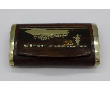 A snuff box with airship decoration to the lid, 8cm