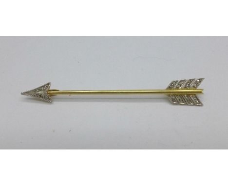 A 15ct gold and diamond set arrow brooch, 3.8g, 61mm
