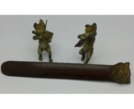 Two lead figures of a cat playing a fiddle and a page turner with cat's head handle (3)