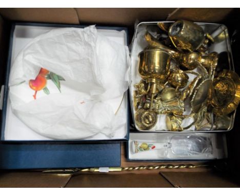 A lot to include a quantity of brassware, boxed Royal Worcester cake slice and two boxed Royal Worcester dish stands Est £20 