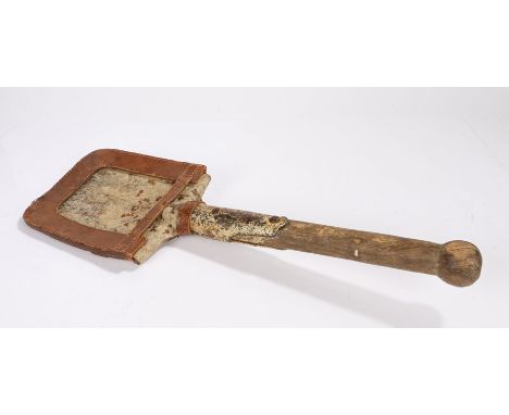 First World War German entrenching tool, square-shaped spade mounted on a short wooden shaft, with leather carrier, maker mar