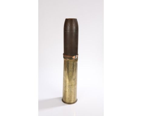 First World War British 18 pdr projectile and copper driving band with trench art shell case dated 1917, no fuze