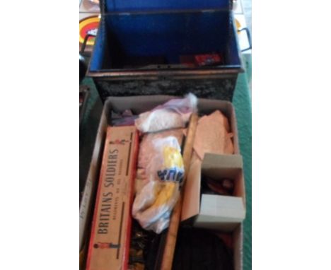 A 19th century tin trunk, containing assorted items to include: a brass Christmas 1914 WWI tin, a cloisonne box and cover, te