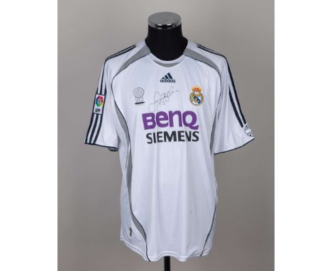 David Beckham white No.23 Real Madrid autographed short-sleeved shirt, Adidas, XL, with crew-neck collar and embroidered badg