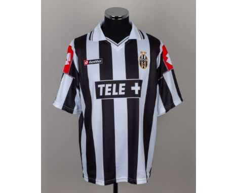 Zidane black and white Juventus autographed short-sleeved shirt, Lotto, the number autographed by Zidane, some wear to name s