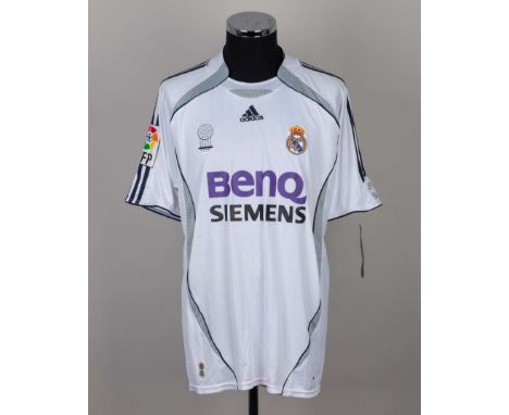 Zidane white Real Madrid autographed shirt, the number autographed with COA