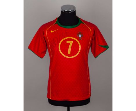 Ronaldo red Portugal autographed shirt, the front of the shirt signed&nbsp;