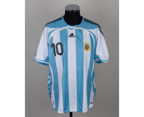 Maradona blue and white Argentina autographed shirt, the back of the shirt autographed with COA