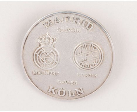 Juan Gomez Real Madrid v FC KOLN 1986 UEFA Cup Final commemorative white-metal medal, the obverse inscribed FINAL COPA DE LA 