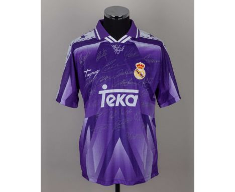 Purple Real Madrid autographed short-sleeved shirt, the front bearing twenty-two autographs&nbsp;