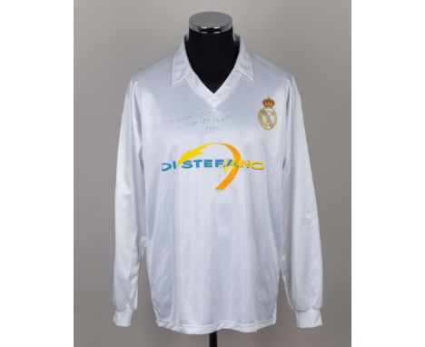 White Real Madrid autographed shirt, the front of the shirt signed and dedicated Di Stefano in ink&nbsp;