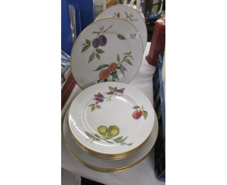 A Quantity of Royal Worcester Evesham pattern plates, COLLECT ONLY.6 Dinner plates