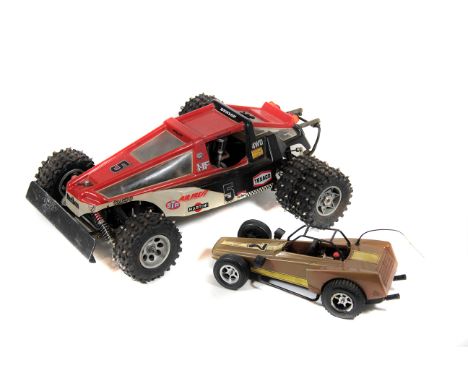 A large radio-controlled m­odel Dune-­Buggy: A well-engineered racing model with 4-wheel drive, large petrol motor, independe