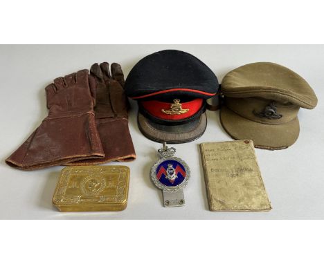 AN ASSEMBLAGE OF 20TH CENTURY MILITARIA ITEMS including a field officer’s post-1952 forage cap of the Royal Artillery, with Q