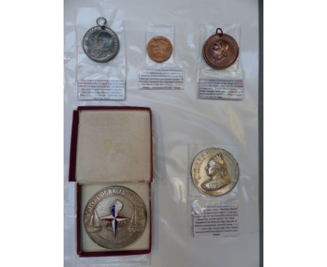 Queen Victoria Jubilee medal with prime ministers names verso, together with a County of Worcester example,&nbsp; King George