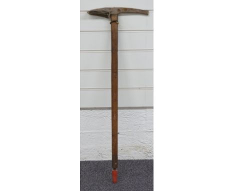 Vintage ice axe, length 86cm