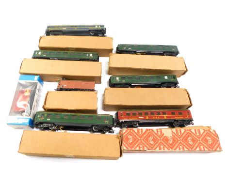 Marklin OO gauge railway wagons and accessories, goods wagons, HO gauge 4413 wagon, etc. (8)