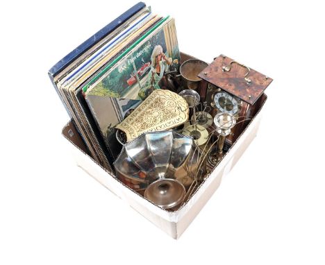 Box with LPs from the 70s/80s, Indian brass lamp bases, table clocks and figurine after Aug. moreau