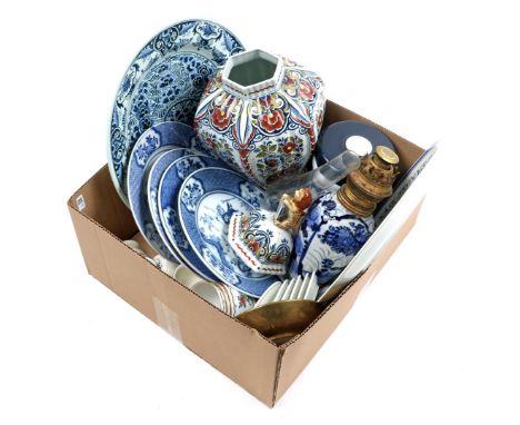 Box with Oud Delft Nijmegen earthenware cupboard vase with polychrome decor, saucer with blue decor, 4 Petrus Regout porcelai