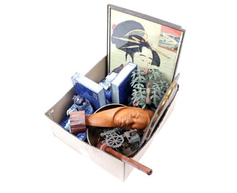 Box Asian b.u. 2 singing bowls, porcelain bookends, 2 Japanese prints, brass figurines and statue Krishna under the Kadamba t