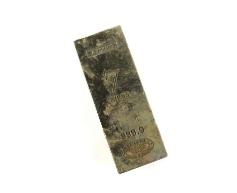 Thunderbirds (2004) Replica Gold bar movie prop from the film directed by Jonathan Frakes, 9 x 24cm.Provenance: Consigned by 