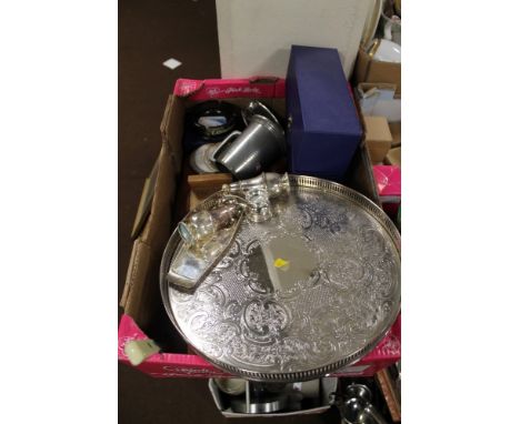 A TRAY OF ASSORTED METALWARE 