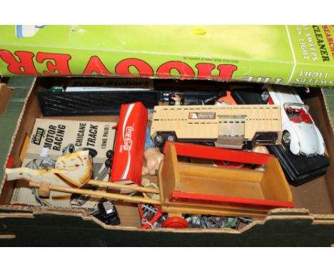 A QUANTITY OF VINTAGE TOY VEHICLES, ETC 