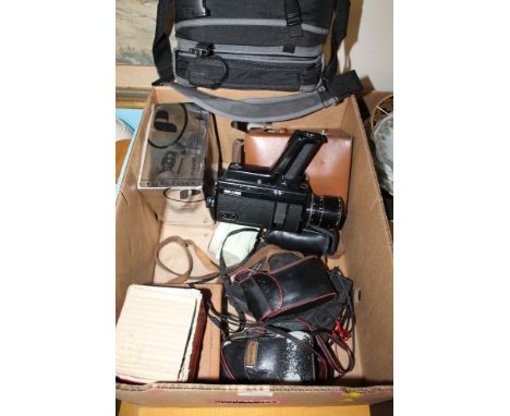 A TRAY OF ASSORTED CAMERA TO INCLUDE CHINON, KONEX, ETC 