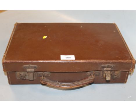 A SMALL VINTAGE LEATHER CASE 