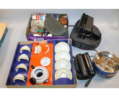 A QUANTITY OF COLLECTABLES TO INCLUDE COINS, VINTAGE HALINA CAMERA, ETC 