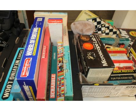 TWO TRAYS OF VINTAGE GAMES, TO INCLUDE A CHILDREN'S MICROSCOPE, ETC 