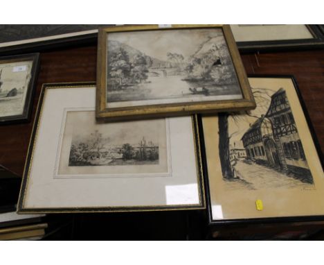 A QUANTITY OF ENGRAVINGS TO INCLUDE A FRAMED WOODCUT OF THE QUEENS BRIDGE, A FRAMED ETCHING OF A LANDSCAPE SCENE WITH A CITY 