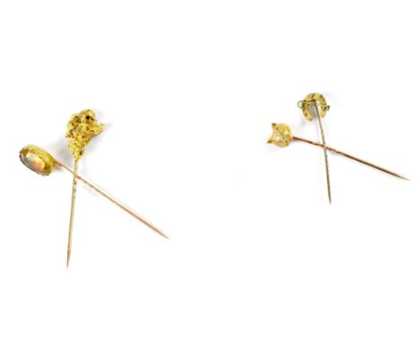 A 9ct gold stick pin in the form of a horseshoe, stamped 9ct, an 18ct gold stick pin in the form of a fox's head, and two oth