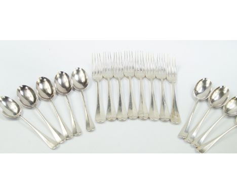 Silver flatware, decorated in the Old English pattern, William Hutton & Sons, Sheffield 1960, etc, 33.56oz all in, (a quantit