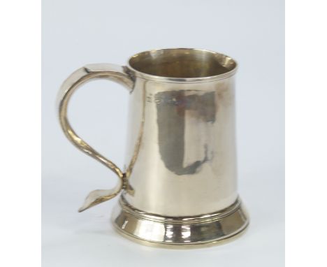 A George III silver tankard, of plain form, maker I K, London 1792, 10ozs.