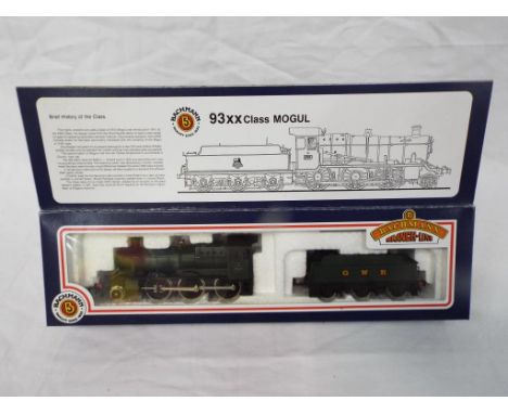 Bachmann Branch-Line - an OO scale model locomotive 2-6-0 with tender, class 93xx Mogul, op no 9319, GWR green livery # 31-80