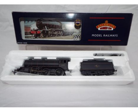 Bachmann - an OO scale model locomotive class K3 2-6-0 op no 61811, BR black livery, weathered # 32-275K, with tender, appear