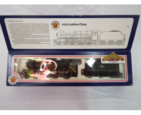 Bachmann - an OO scale model locomotive 4-6-0 Jubilee Class op no 45552 'Silver Jubilee', BR green livery, # 31-151, with ten