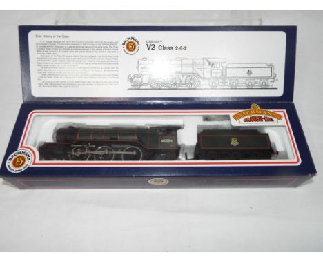 Bachmann Branch-Line - an OO scale Gresley V2 class locomotive with tender, op no 60884, BR green livery,  # 31-5570, appears