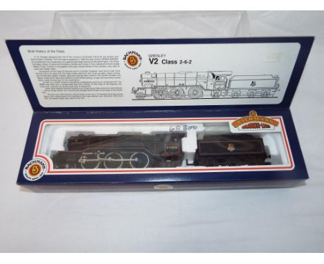 Bachmann - an OO scale model locomotive 2-6-2 Gresley V2 class 'Green Arrow' op no 60800, BR black livery, # 31-551, with ten