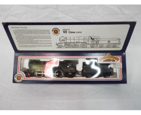 Bachmann Branch-Line - an OO scale model locomotive 2-6-2 with tender, op no 60884 Gresley V2 class, BR green livery, # 31-55
