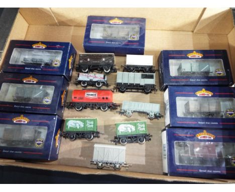 Bachmann and Hornby - 16 OO scale items of goods rolling stock of which seven Bachmann appear m or nm in dusty original windo