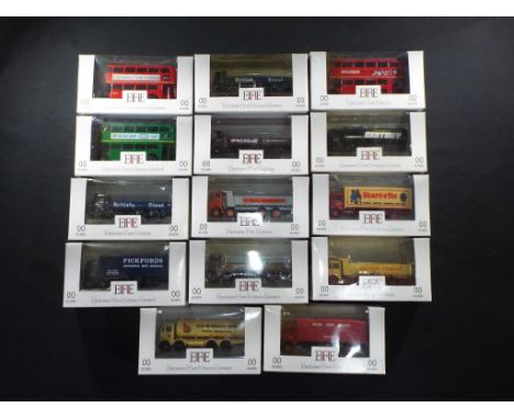 Diecast - EFE - fourteen boxed OO scale diecast model buses and trucks, including 10503, 10601, 11002 and similar, models app