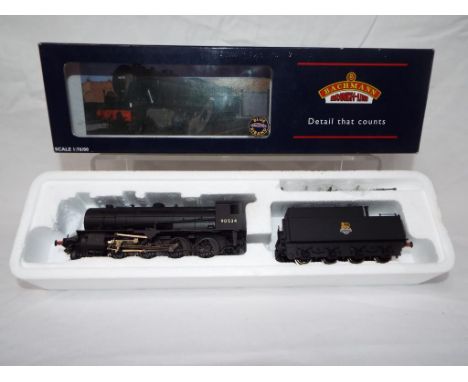 Bachmann - an OO scale model locomotive 2-8-0 WD 'Austerity' op no 90534, BR black livery, # 32-252, with tender, appears m i