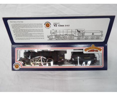 Bachmann Branch-Line - an OO scale Gresley V2 class 2-6-2 locomotive with tender, op no 60807, BR black livery,  # 31-553, ap