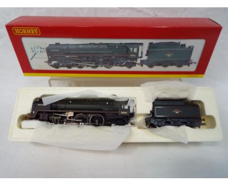 Hornby - an OO scale model 4-6-2 Britannia class 7MT locomotive and tender, op no 70040 'Clive of India', Super detail, green