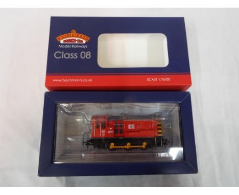 Bachmann Branch-Line - an OO gauge model locomotive, class 08 diesel shunter DB Schenker, red op no 08907, 8DCC # 32-119, app
