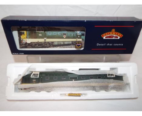 Bachmann - an OO scale model locomotive Class 55 Deltic 'Argyll &amp; Sutherland' op no D9021, BR green livery, # 32-525Y, is