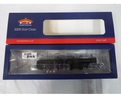 Bachmann Branch-Line - an OO scale model locomotive 4-4-0 with tender, DCC on board,  op no 9003 GWR green livery, 3200 class