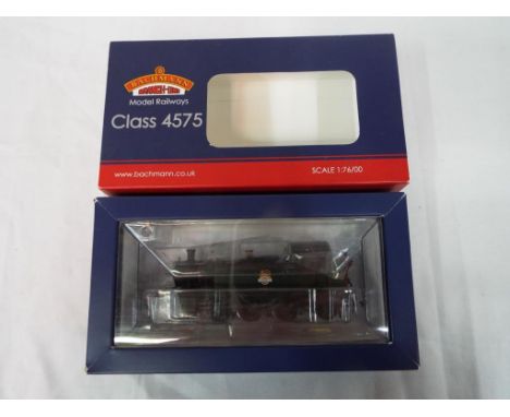 Bachmann Branch-Line - an OO gauge model tank locomotive, class 4575 Prairie, 0-6-2T, green BR livery, op no 4585, 8DCC # 32-